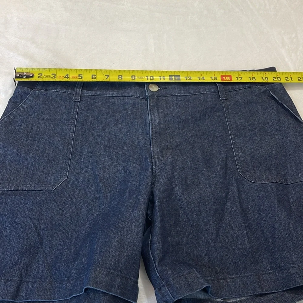 LEE REG FIT BERMUDA MIDRISE Women's Denim Shorts - SIZE 40 INCH WAIST